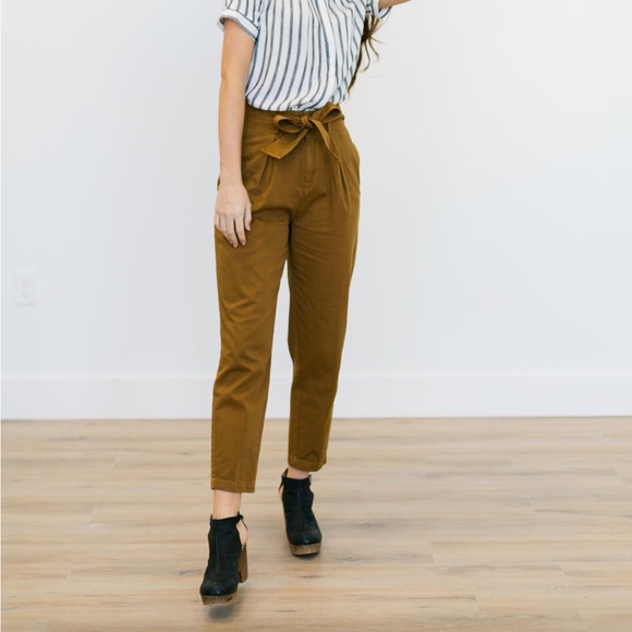 Free People High Waisted Pegged ‘90s Paperbag Pants - Picture 4 of 9